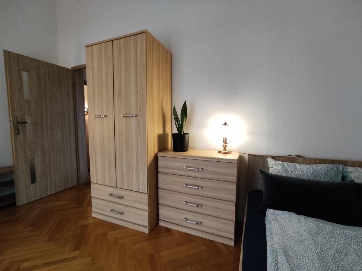 Classic Apartament Metro Kabaty Варшава Экстерьер фото