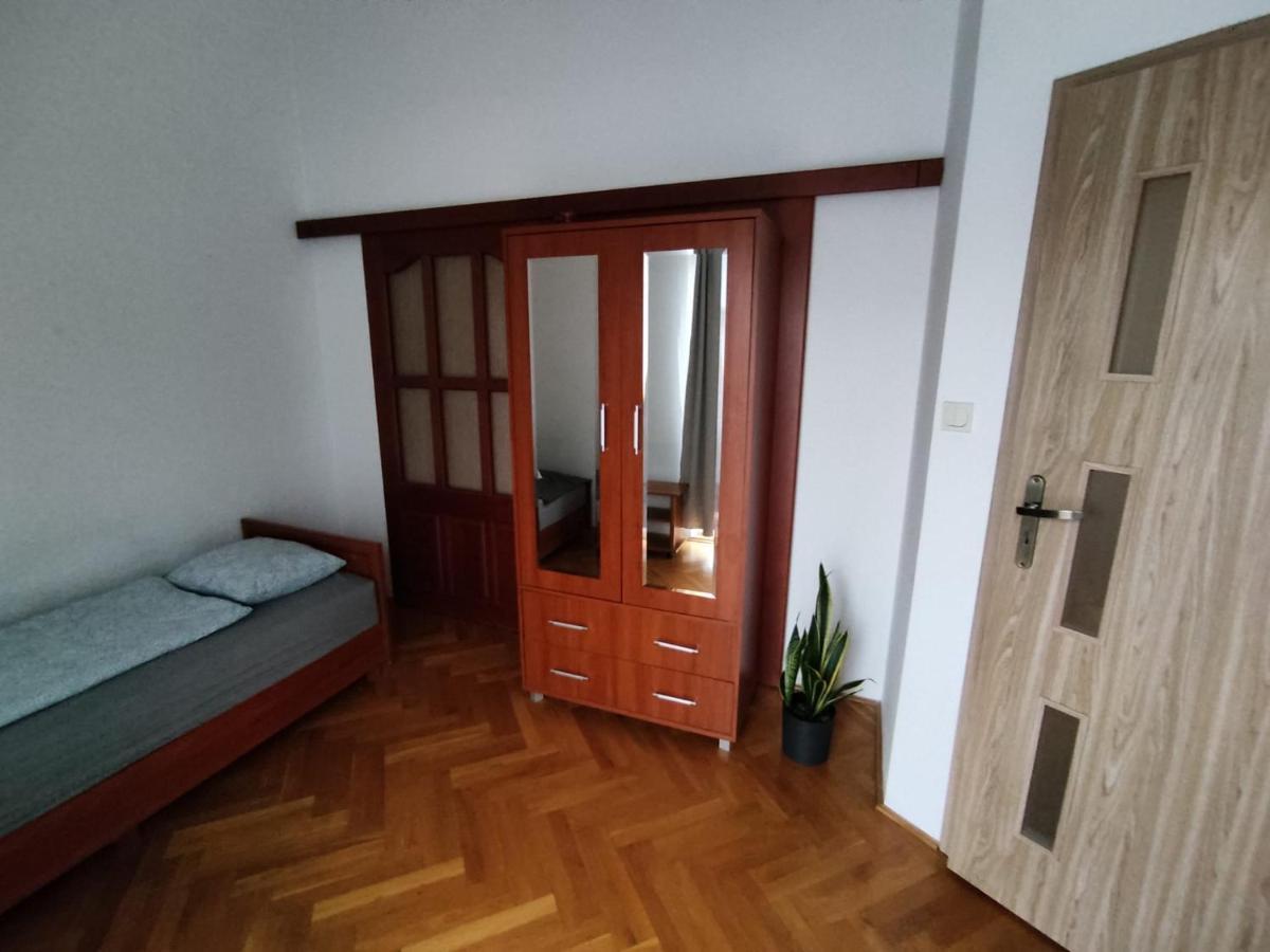 Classic Apartament Metro Kabaty Варшава Экстерьер фото