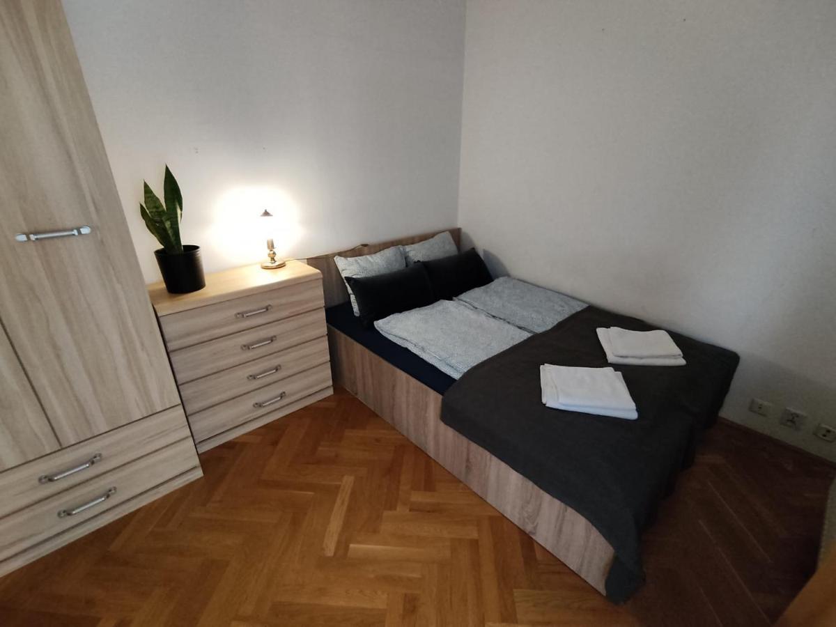 Classic Apartament Metro Kabaty Варшава Экстерьер фото